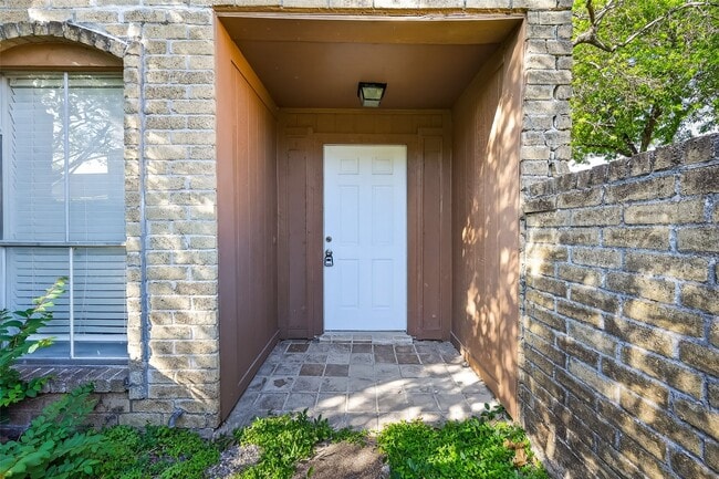 Photo - 8646 Maplecrest Dr