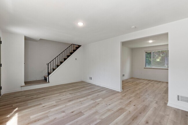 Photo - 1900 Curranhill Ave
