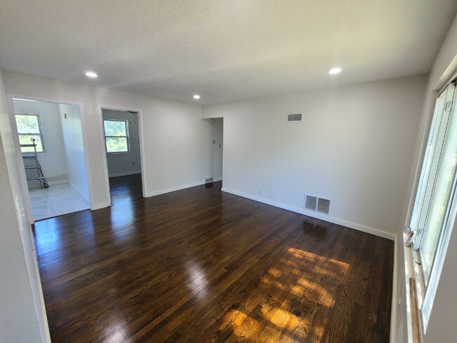 Photo - 7125 Askew Ave Unidad 7125 Askew Ave