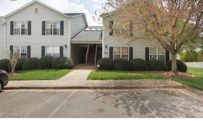Building Photo - TOTALLY RENOVATED 2 BEDROOM