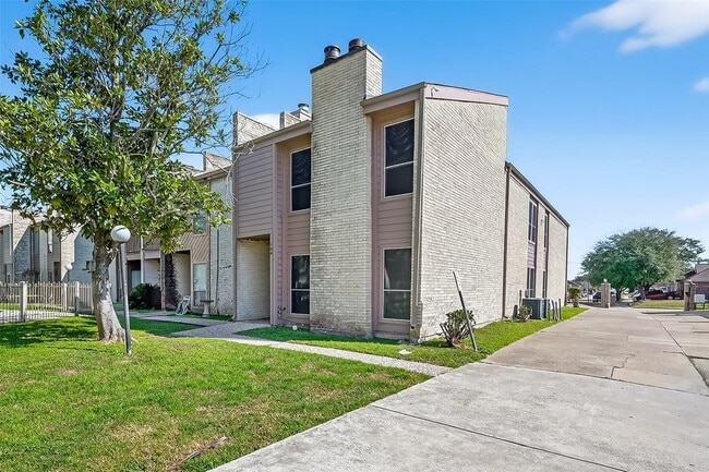 Building Photo - 11280 Braes Forest Dr Unit 406