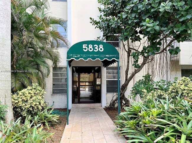 Photo - 5838 SW 74th Ter Condo Unit 106