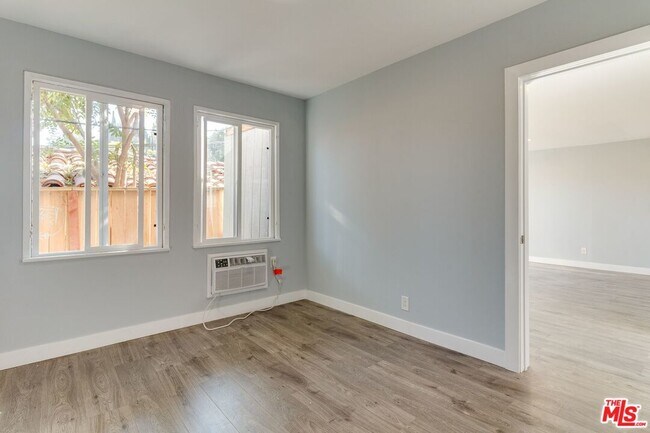 Photo - 11472 Ventura Blvd Unidad E