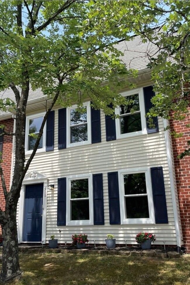 911 Grayfox Cir