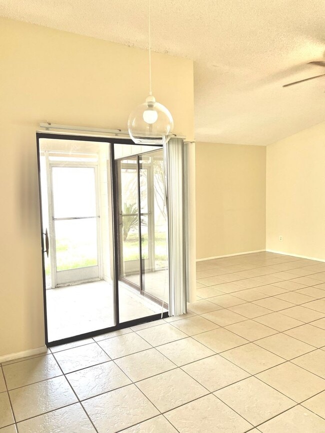 Photo - 11451 Darlington Dr