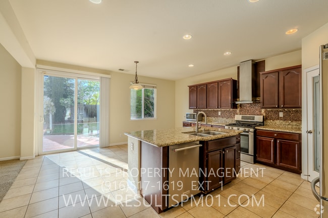Building Photo - Lovely Lincoln 4 Bedroom 2.5 Bath w Clubho... Rental