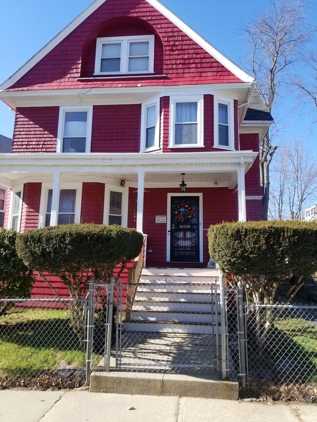 Building Photo - 35 Algonquin St