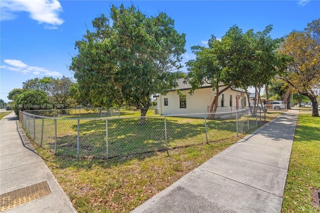 Photo - 601 SW 1st St