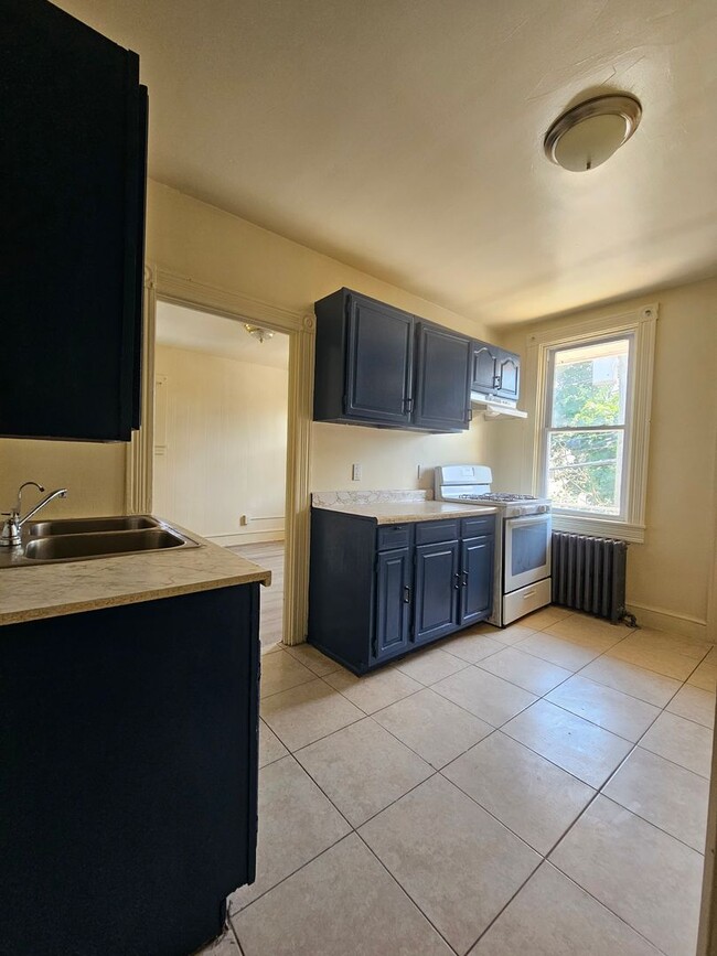 Photo - 121 Laurel St Unit 121 LAUREL AVE. #2