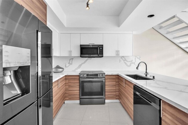 Photo - 2000 Bay Dr Unit 204