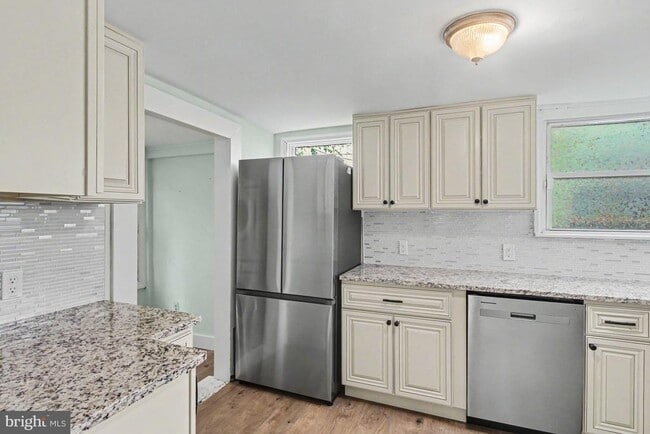 Photo - 308 Walnut St
