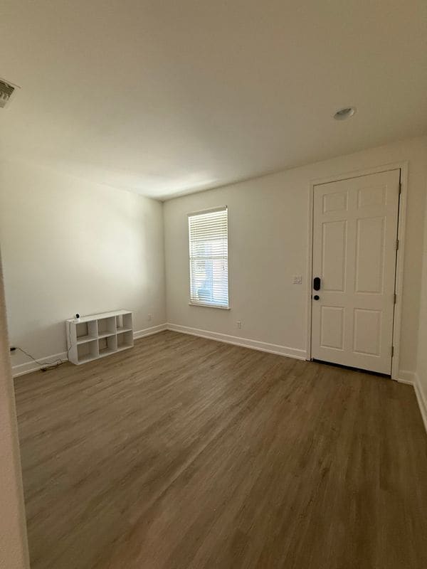 Photo - 433 Tolman Way