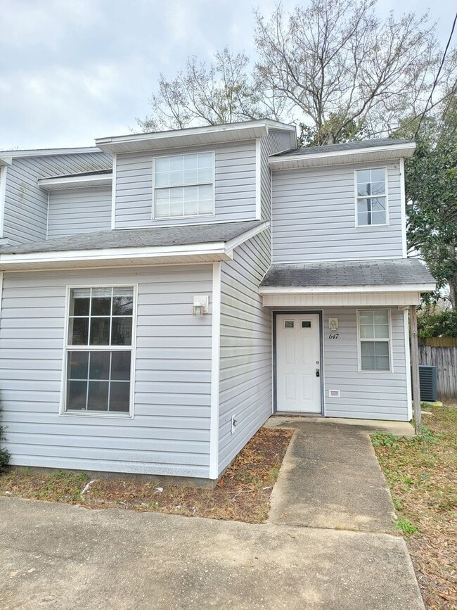 Photo - 647 Virginia Oak Ct