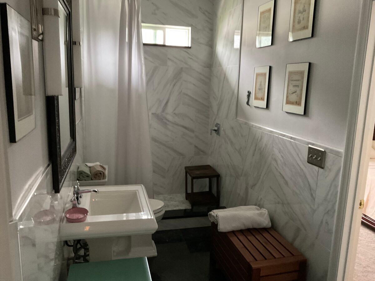 Photo - 556 Battersea Dr