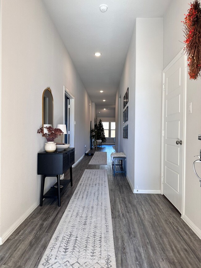 Photo - 1104 Magpie Lane