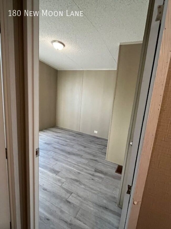 Photo - 180 New Moon Ln