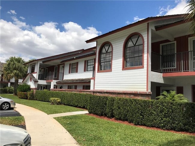 Building Photo - 2424 NW 89th Dr Unit 2424