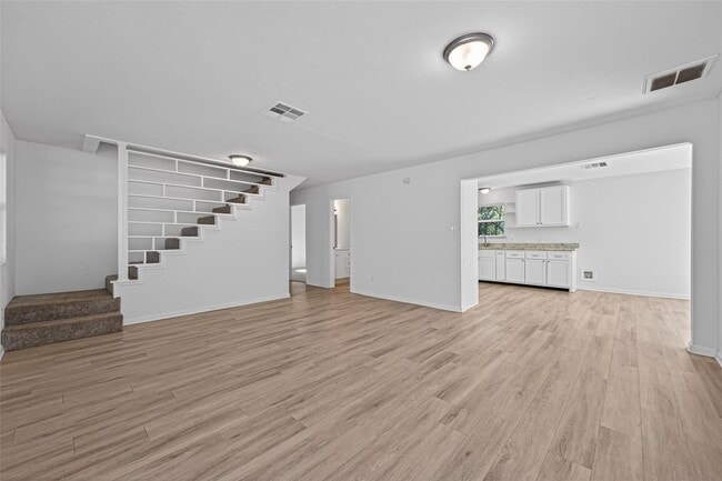 Photo - 170 Walter Dr