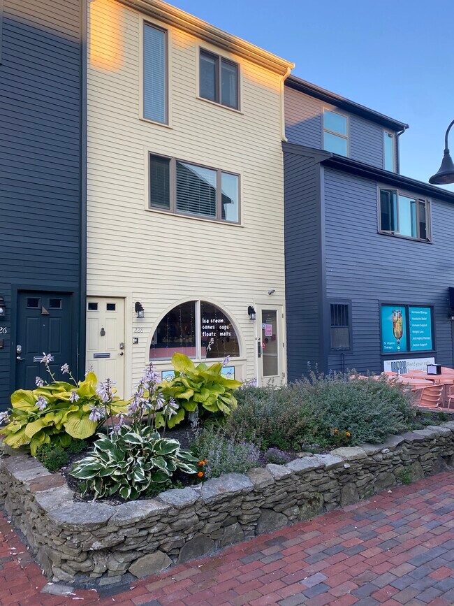 228 Goddard Row Townhome For Rent in Newport, RI