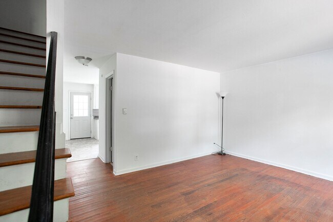 Photo - 1110 Lowry Ave Unit 1110 Lowry Ave  B