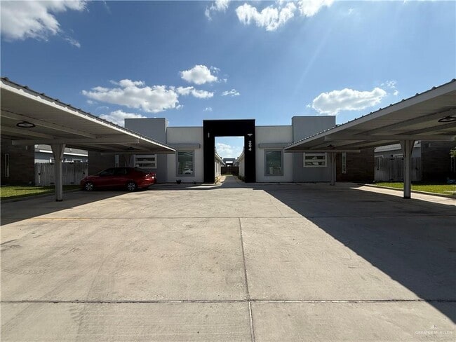 Building Photo - 12 West Dr Unit 4