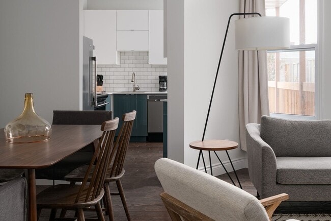 Building Photo - 350 Rue Delinelle