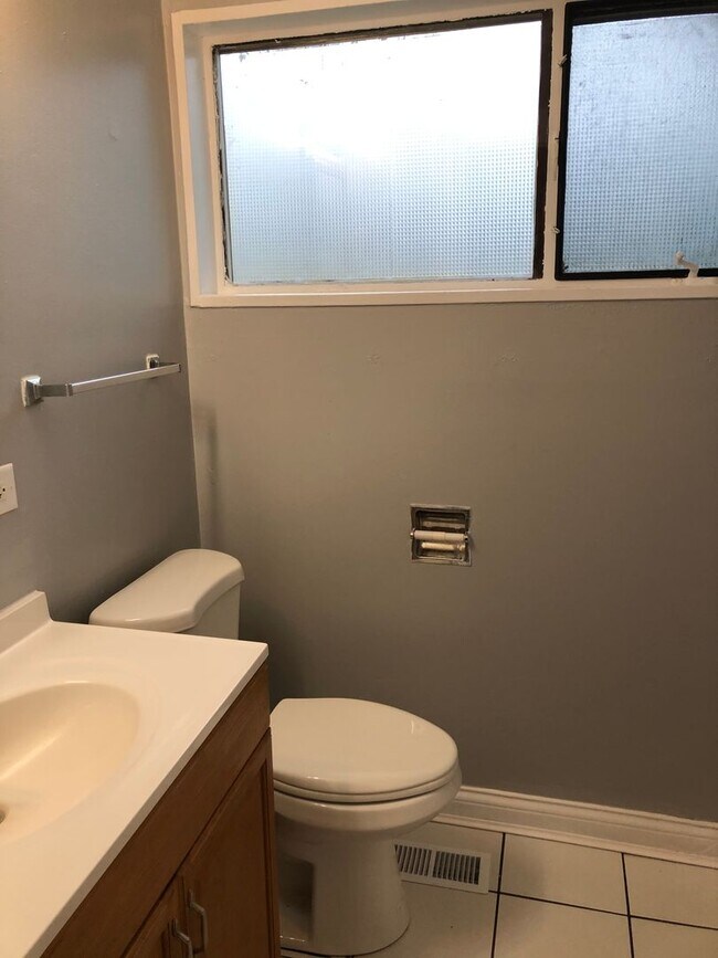 3 Bedroom Ranch in Park Forest, IL 1350 Rental House Rental in Park