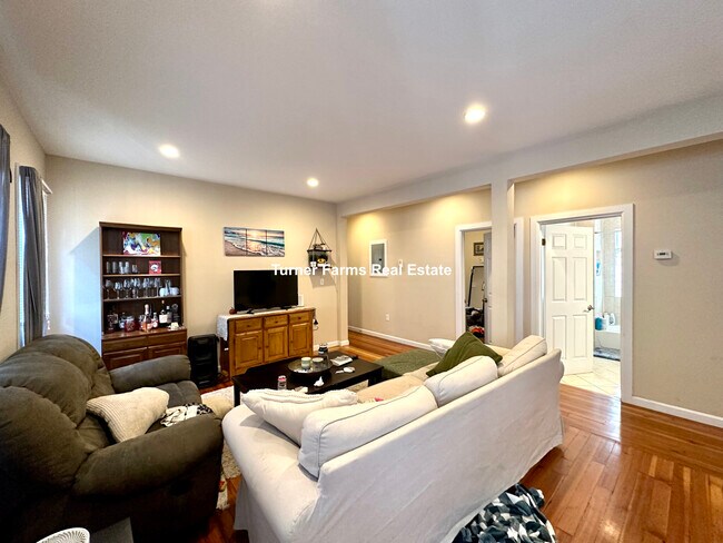 Photo - 25 Sudan St Apartments Unit 2