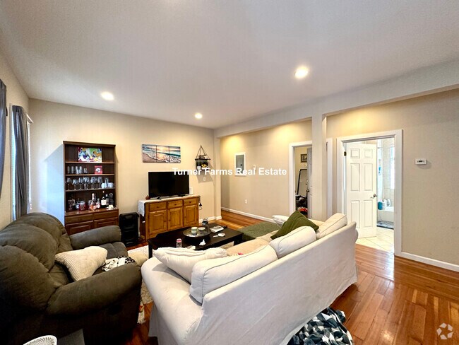 Building Photo - 25 Sudan St Unit 2 Rental