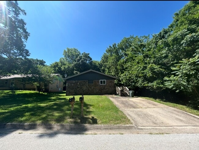 Photo - 821 E Lakeside Dr