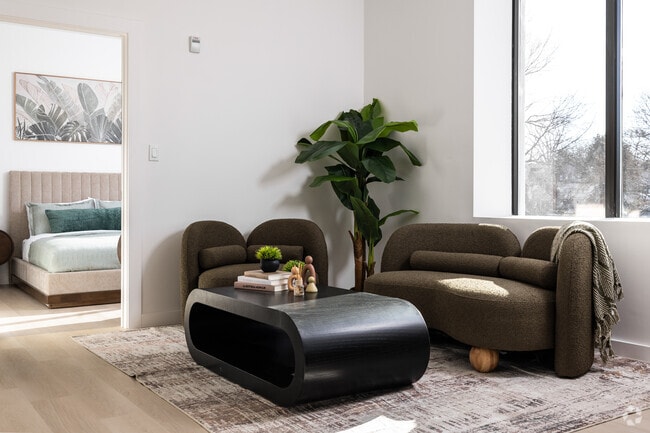 1BR, 1BA - 625SF - Living Room