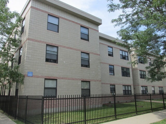 Building Photo - 4752 S Wabash Ave Unit 302 Rental