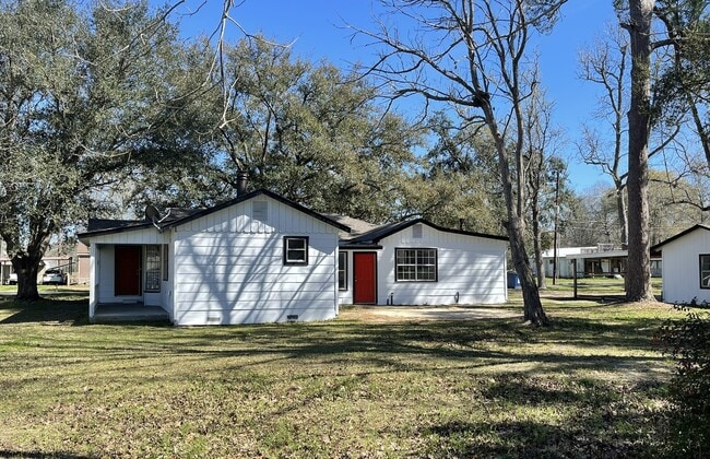 Building Photo - 104 Co Rd 2401