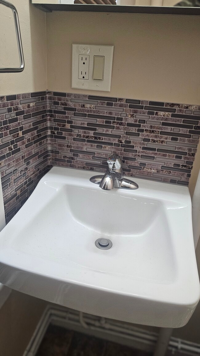 22 W Pearl St Unit 2