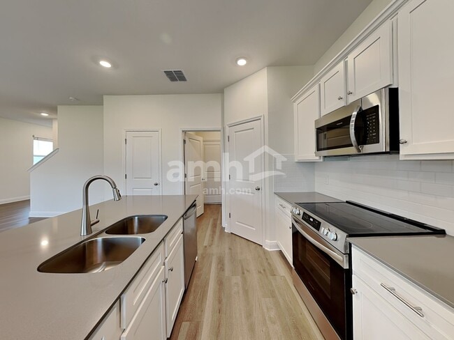 Photo - 5998 Pinewood Ests Dr