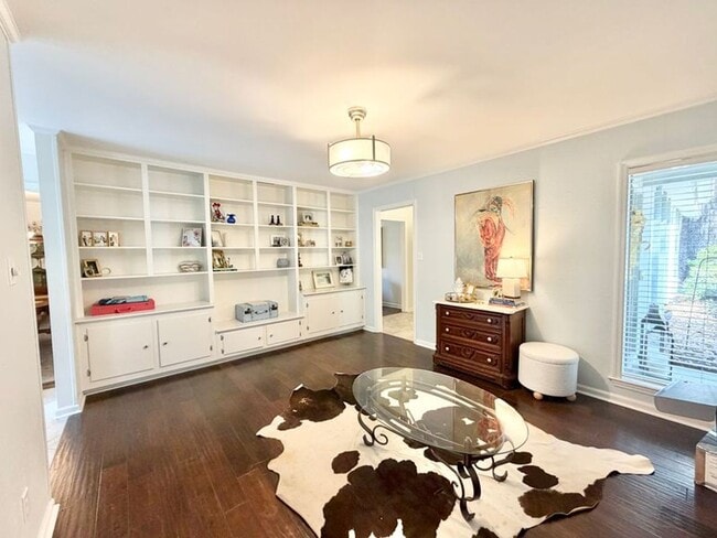 Photo - 490 Strathy Hall Dr
