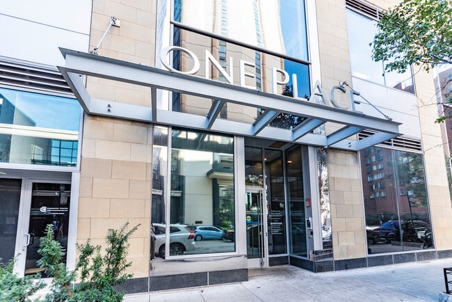 Building Photo - 1 E 8th St Unit 511