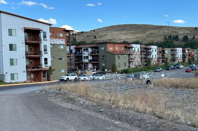 Grant Creek Village Apartments - Grant Creek Village Apartments