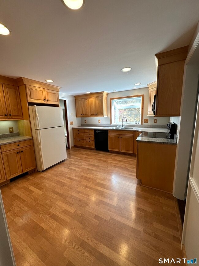 Photo - 26 S Glenwoods Rd