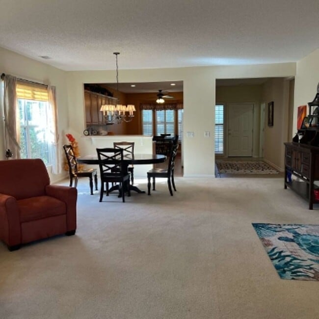 Photo - 133 Stratford Village Way