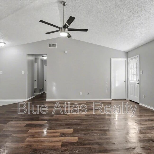 Photo - 1009 W Hills Terrace