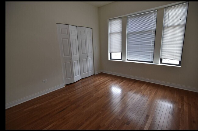 Photo - 800 W Belmont Ave Unidad 3E