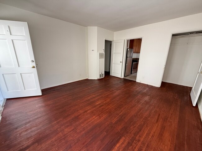 Photo - 2115 S Bentley Ave Apartments Unit 2115