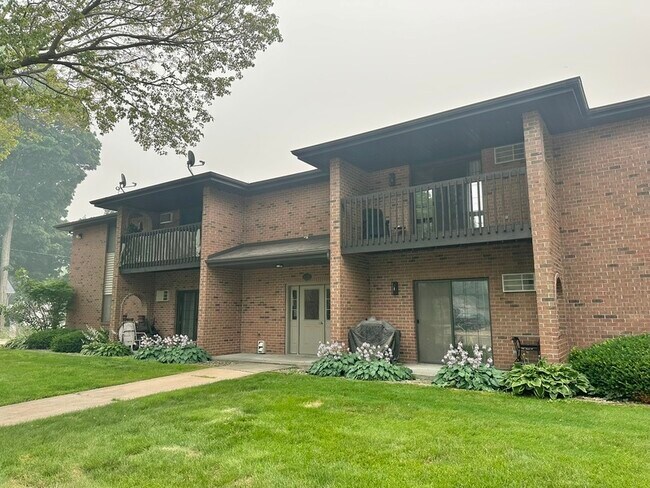 Photo - 230 Robbins St