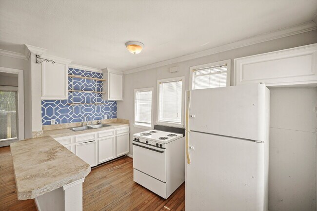 Photo - Cozy 1-Bedroom in the Heart of Montrose! Unit #2