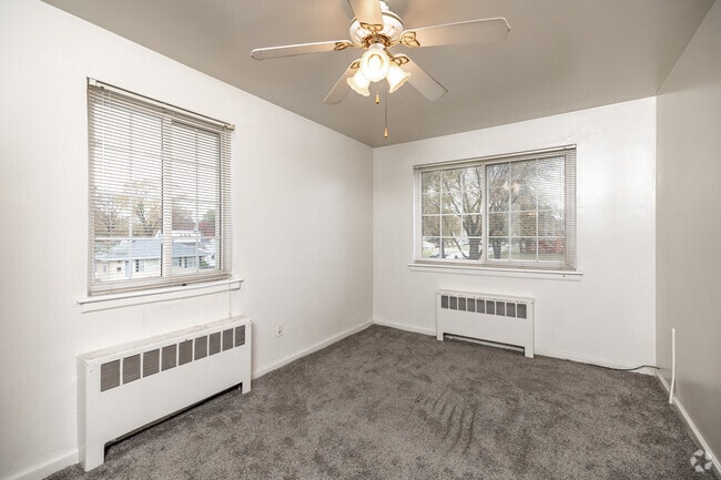 1BR, 1BA - 500 SF - Bedroom