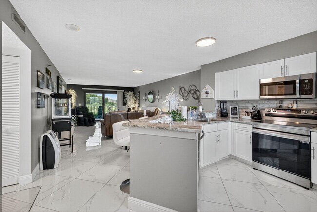 Photo - 2334 S Cypress Bend Dr Unidad 511