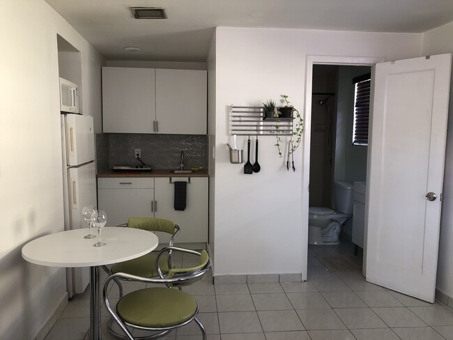 Photo - 1736 SW 12th St Unit 3