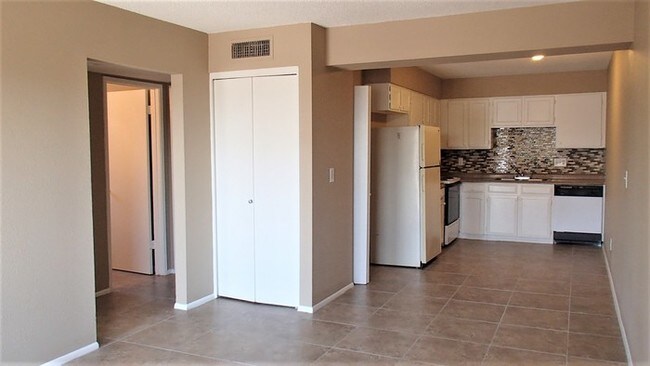 Photo - 1615 N 51st St Unit 8