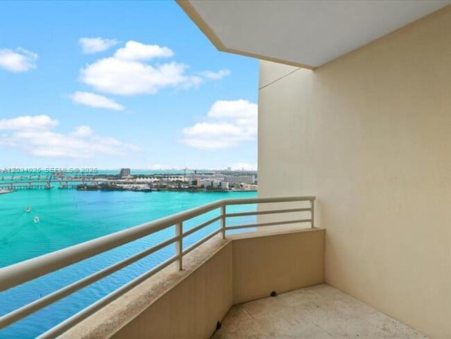 Photo - 888 Brickell Key Dr Unidad 888 Brickell Key # 2510